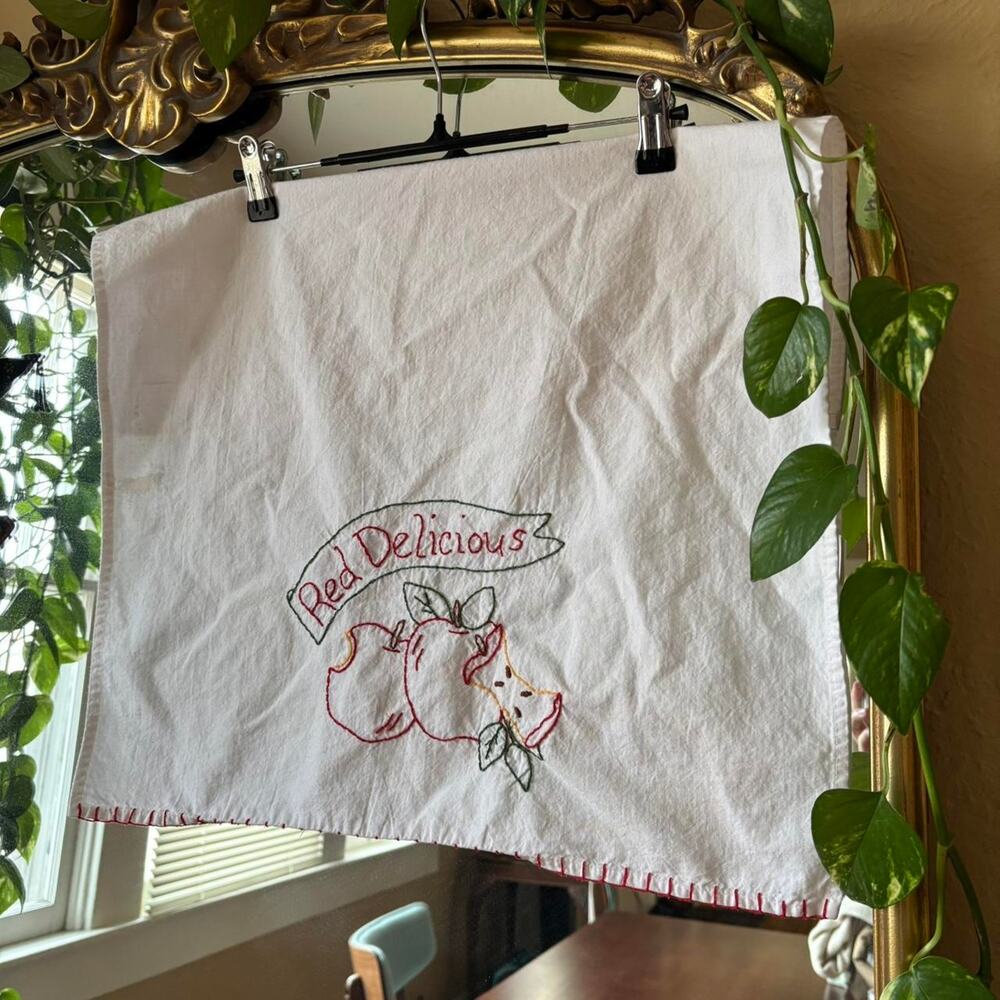 Vintage Red Delicious Apple Embroidered Tea Towel Cottagecore Farm Retro